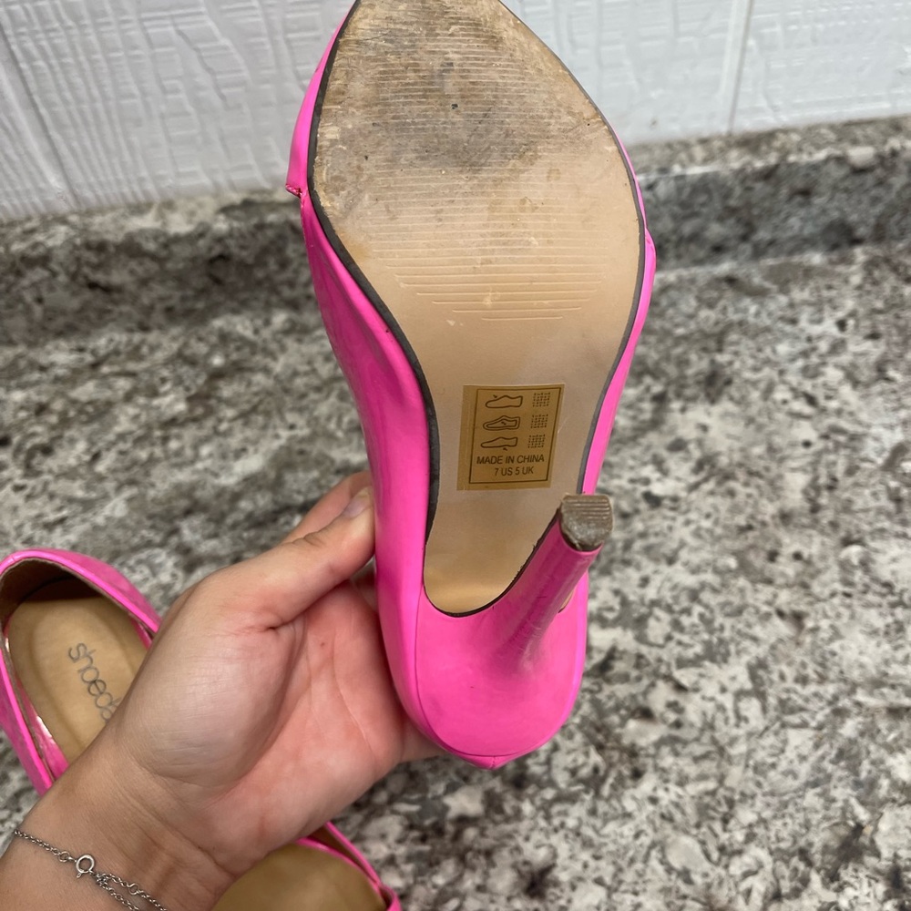 Shoe Dazzle Pink Stiletto Heels with Pointed Toe - Picture 2 of 9